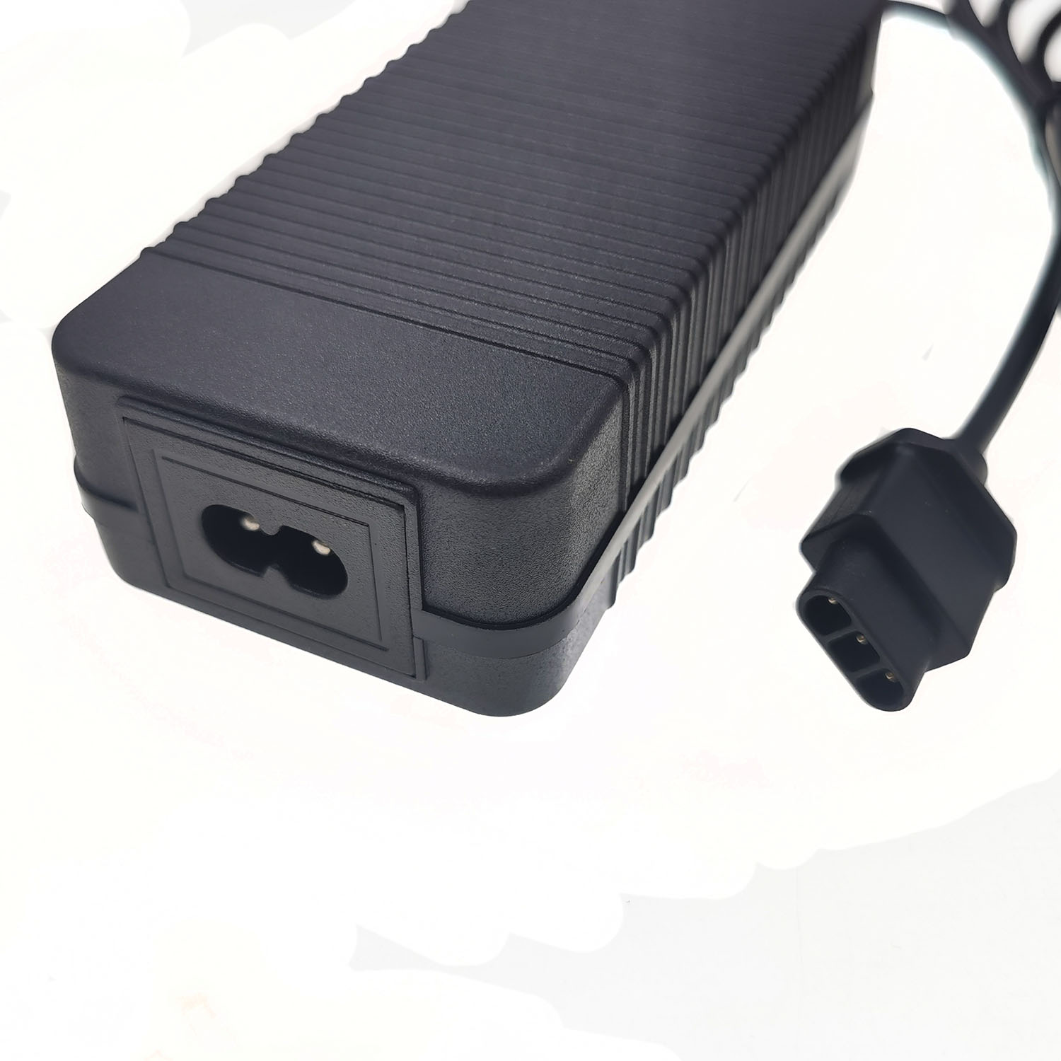 Ładowarka 53,5 V 2 A do skuter – Electric Scooter Charger recenzja i cena
